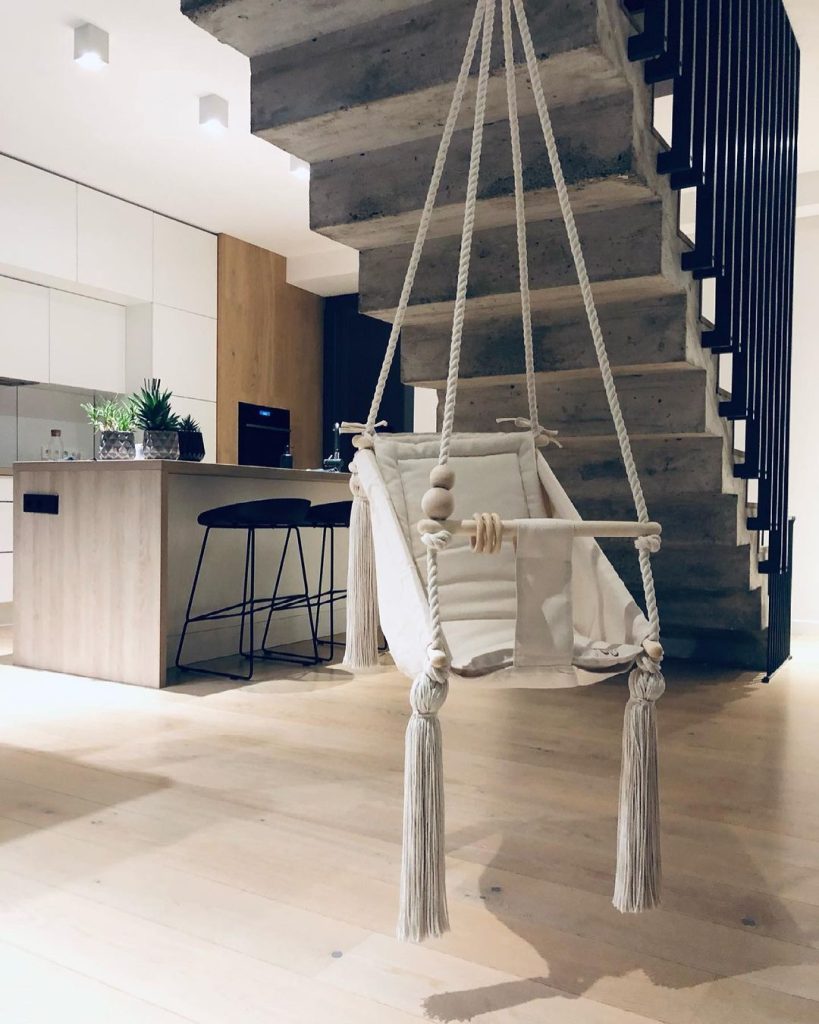 Otthoni hinta kis lakásban: tippek a zajmentes felfüggesztéshez